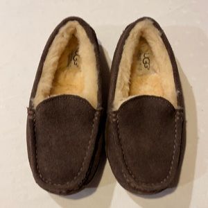 UGG moccasins kids US size 2
